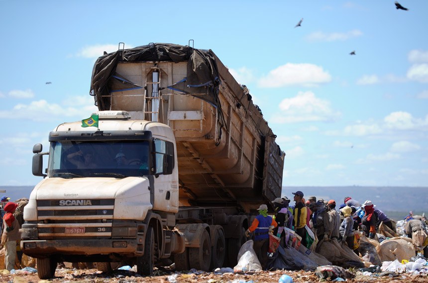 Projeto que torna crime ambiental despejo de chorume no solo ou em rios é aprovado na CMA