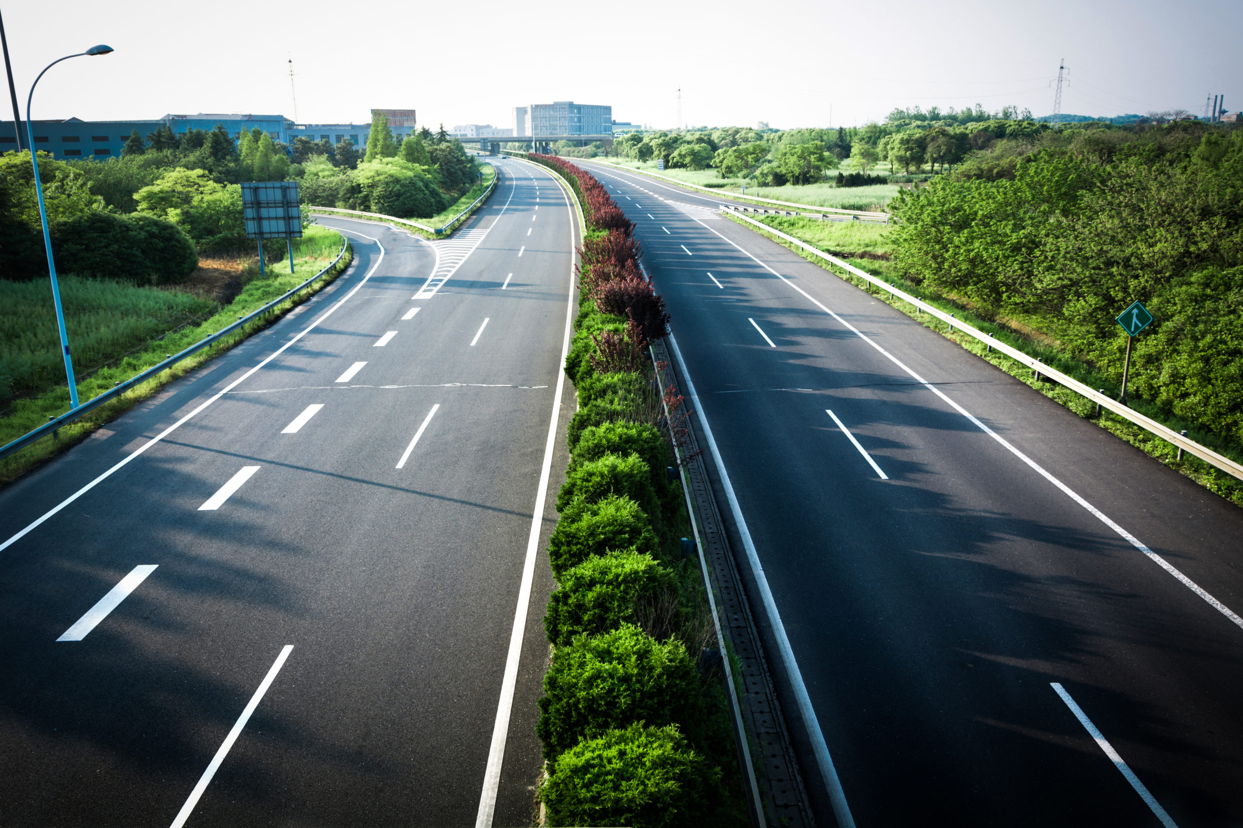 O que devo saber antes de construir ao lado de rodovias?