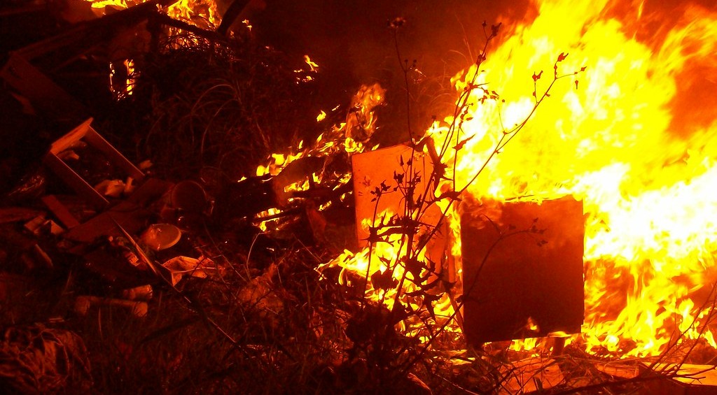 Às vésperas da COP30, o Brasil ainda convive com crime ambiental silencioso - a queima de lixos